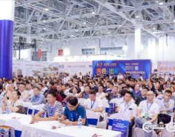 紙箱(xiang)界創(chuang)新融(rong)合發(fa)展峰(feng)會